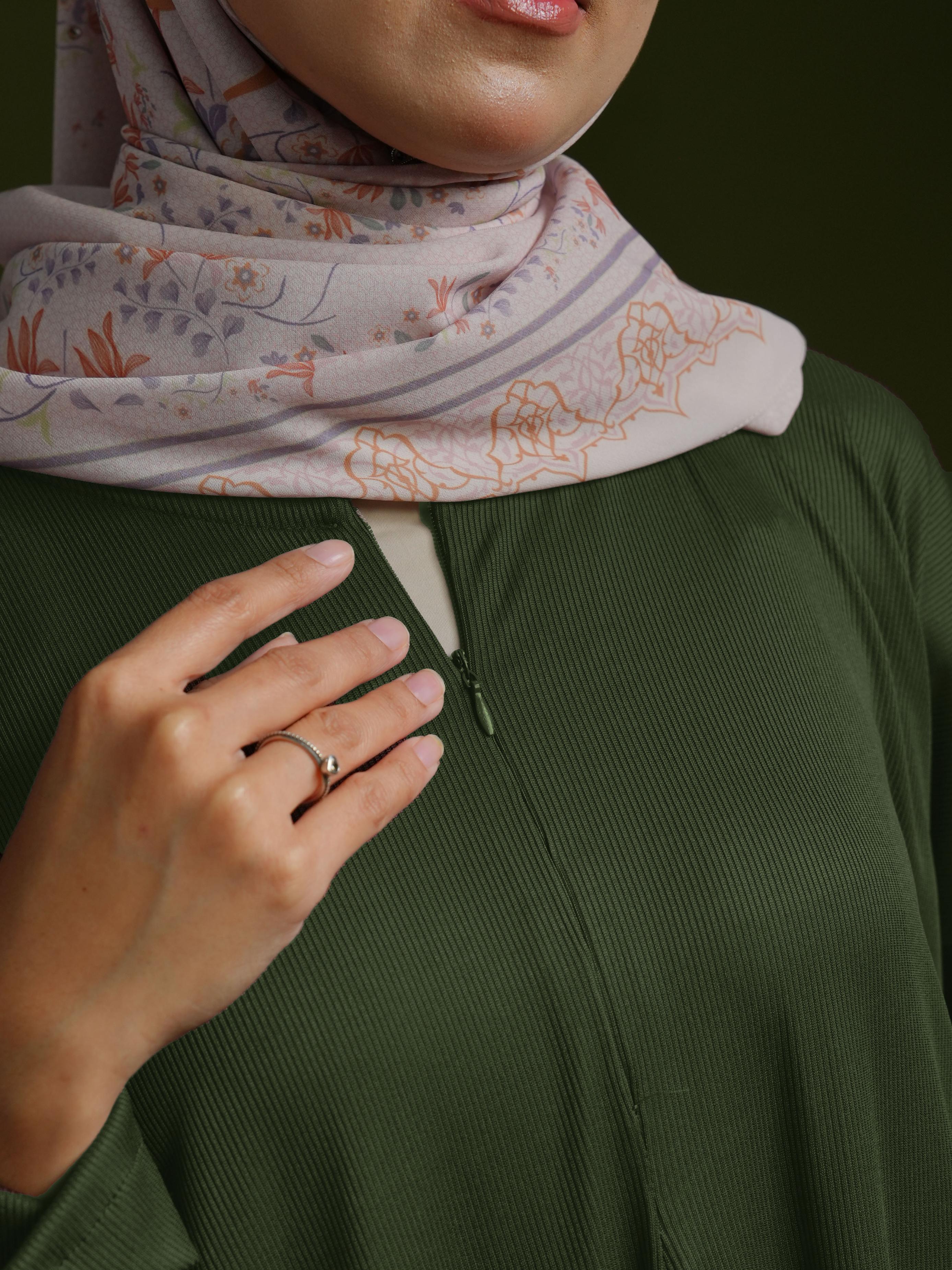 HIJRA MOM IN ARMY GREEN