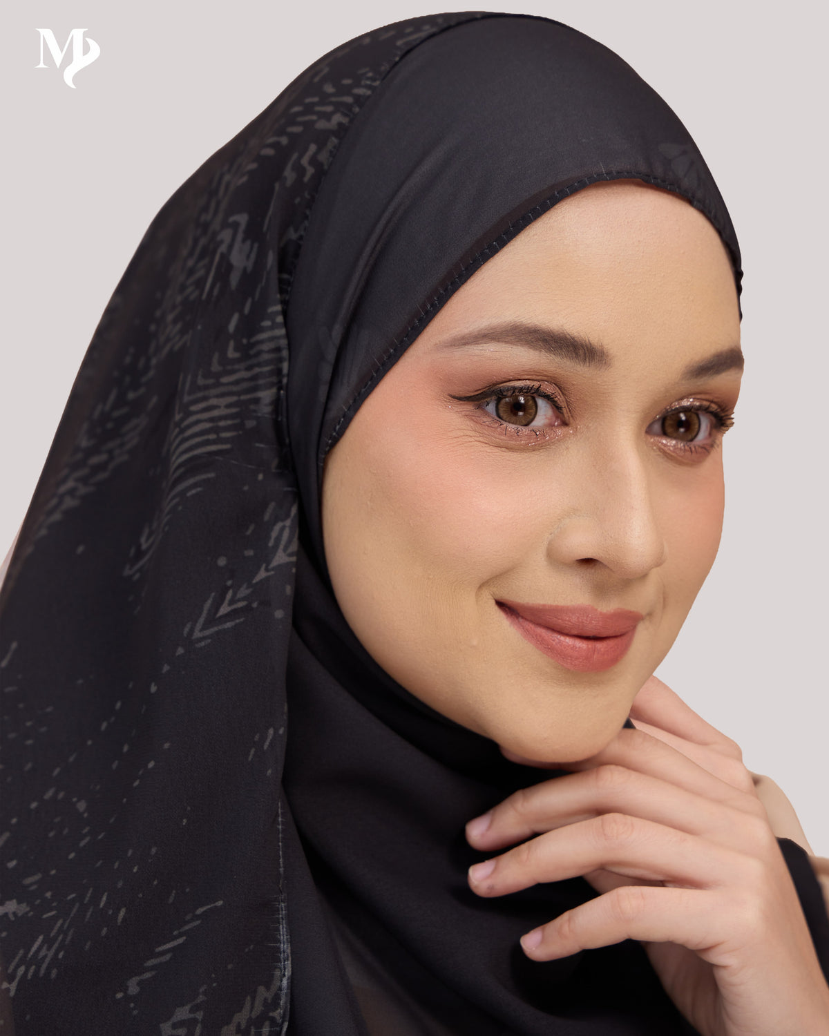 DALILA INSTANT IN BLACK SHELL