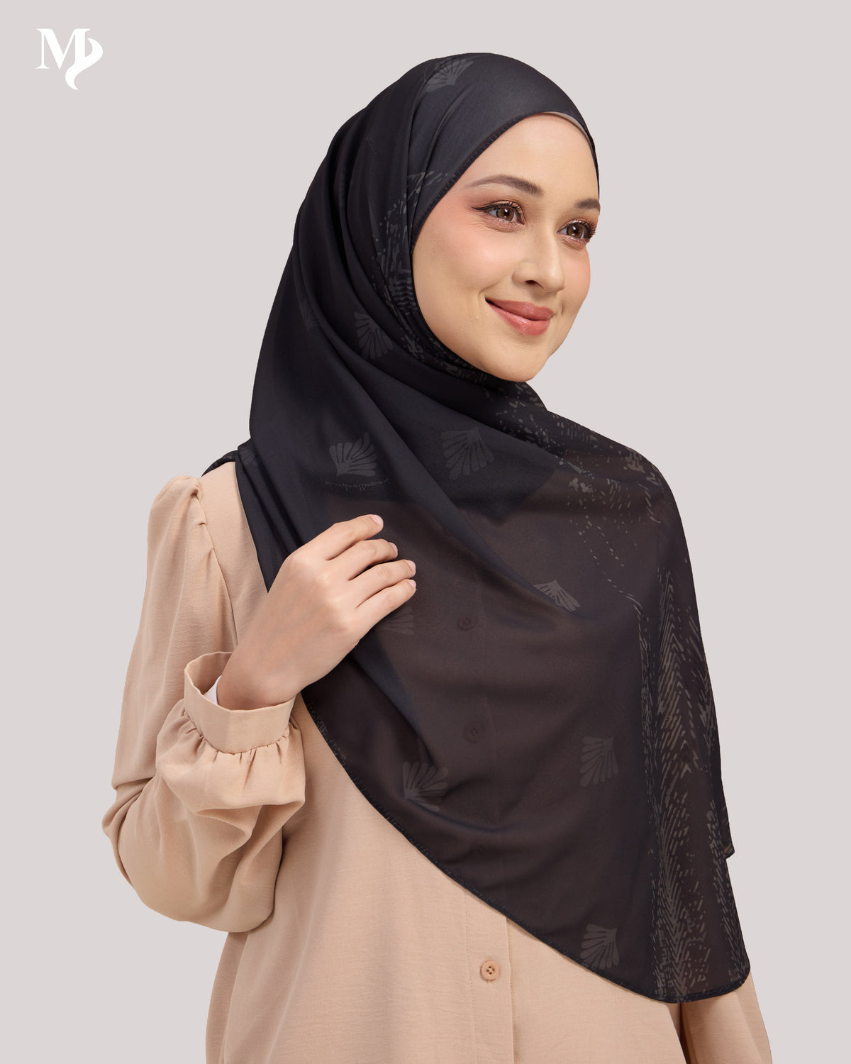 DALILA SHAWL IN BLACK SHELL