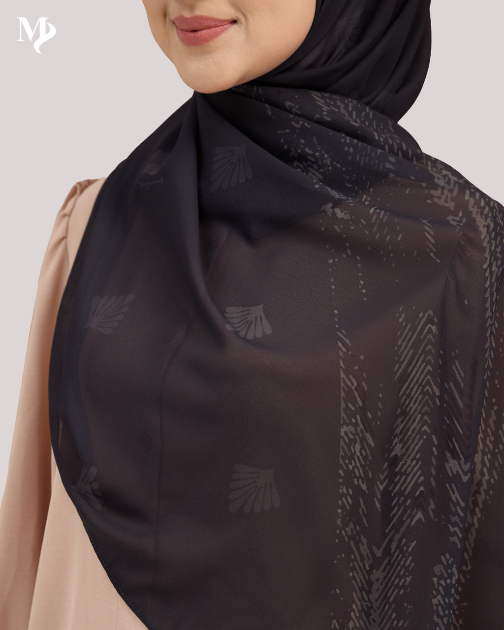 DALILA SHAWL IN BLACK SHELL