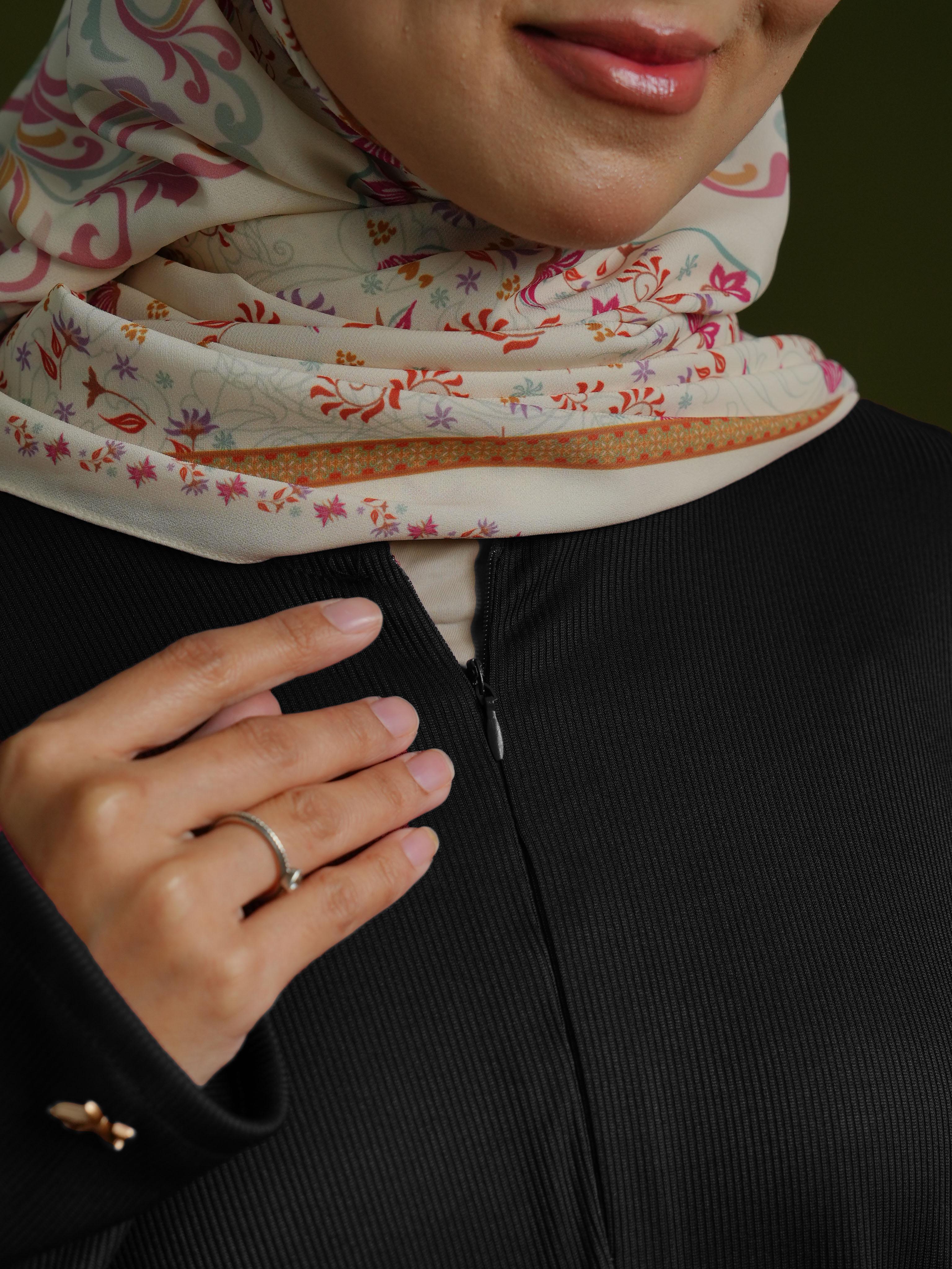 HIJRA MOM IN BLACK
