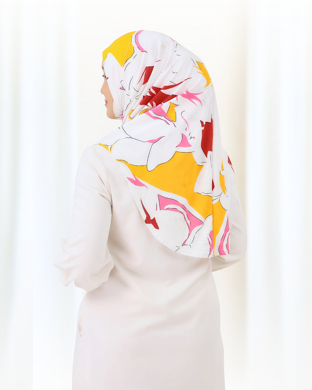 NUHA PRINTED IN COLORFUL WHITE