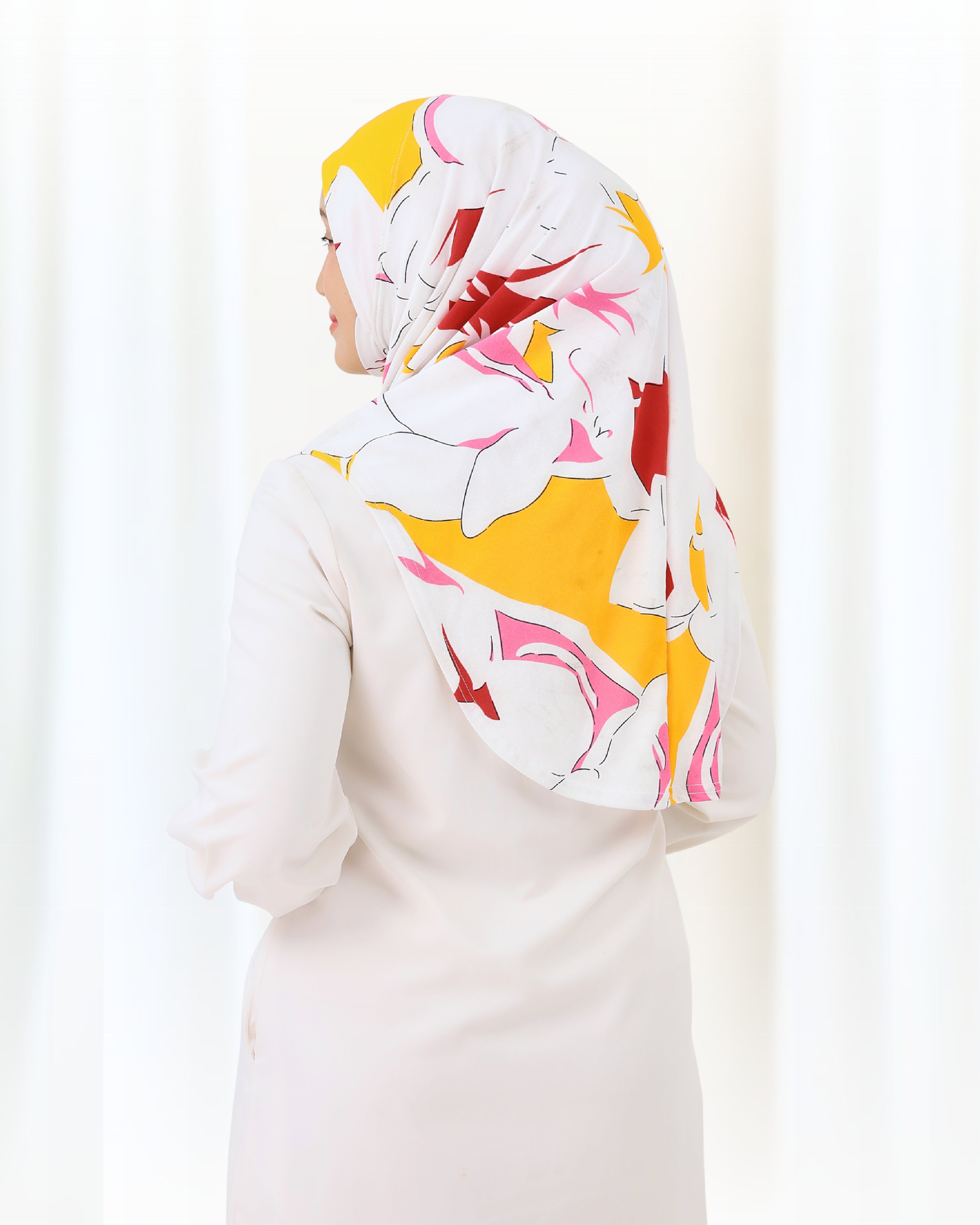 NUHA PRINTED IN COLORFUL WHITE