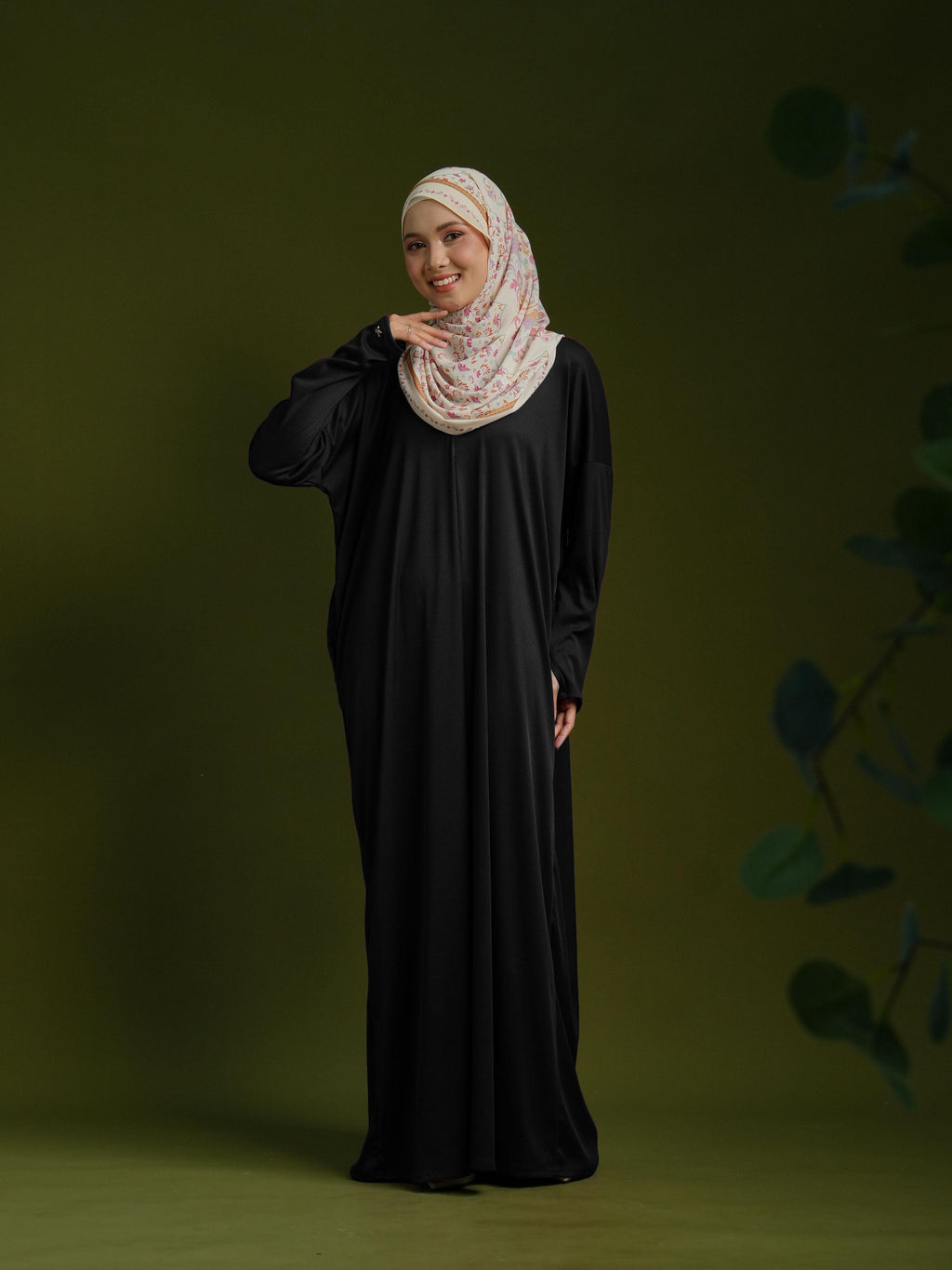 HIJRA MOM IN BLACK