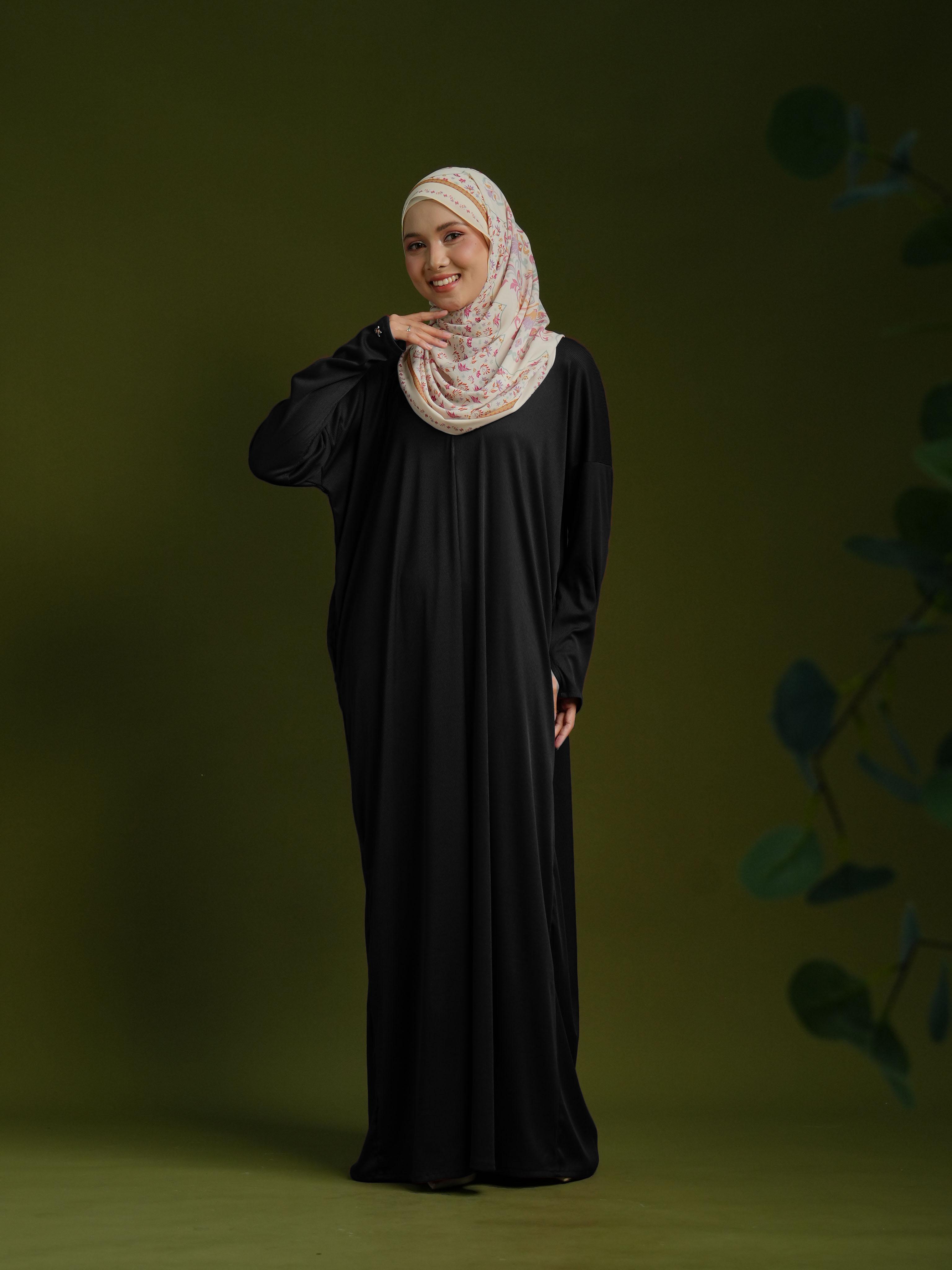 HIJRA MOM IN BLACK