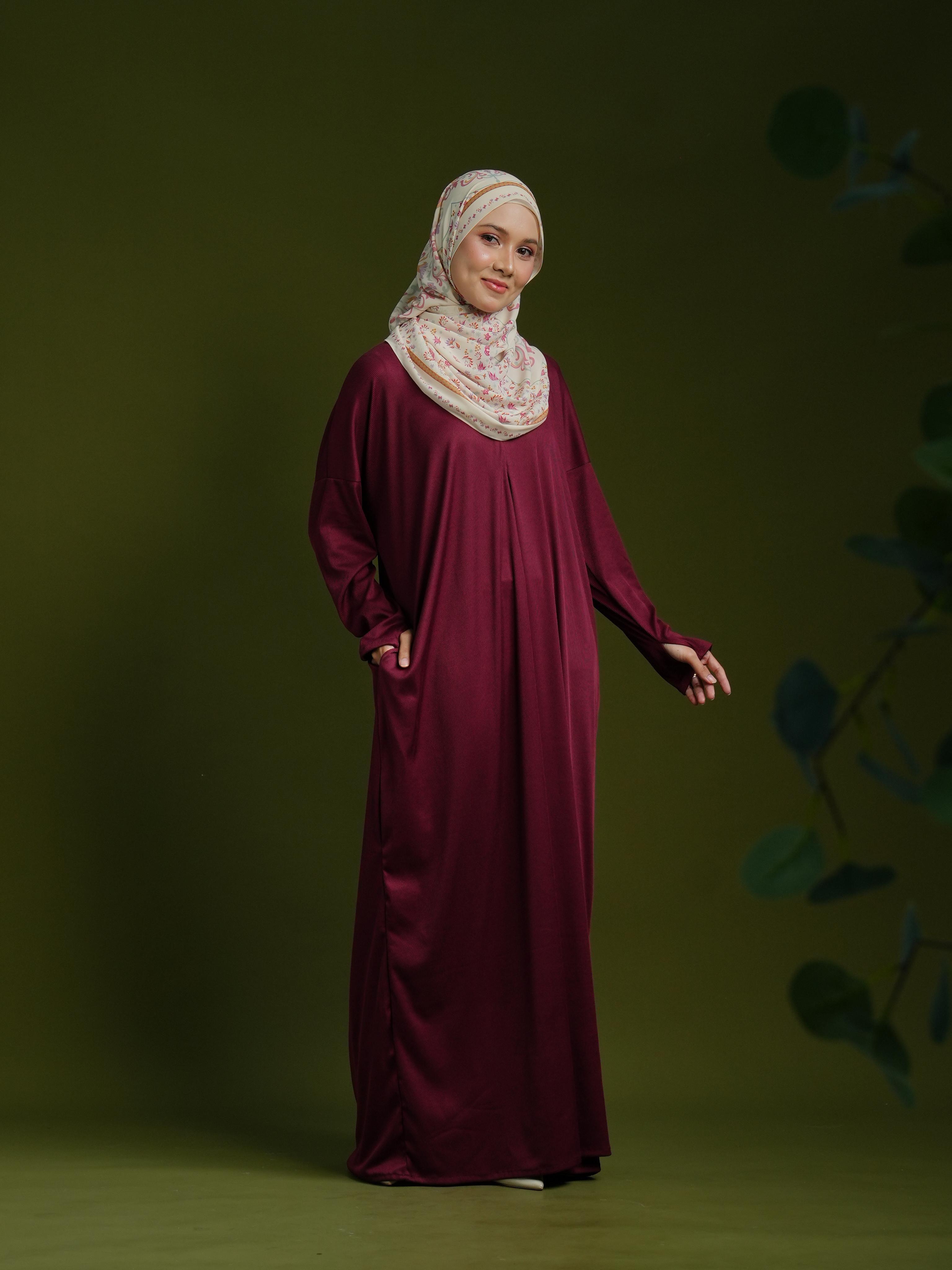 HIJRA MOM IN DARK MAROON
