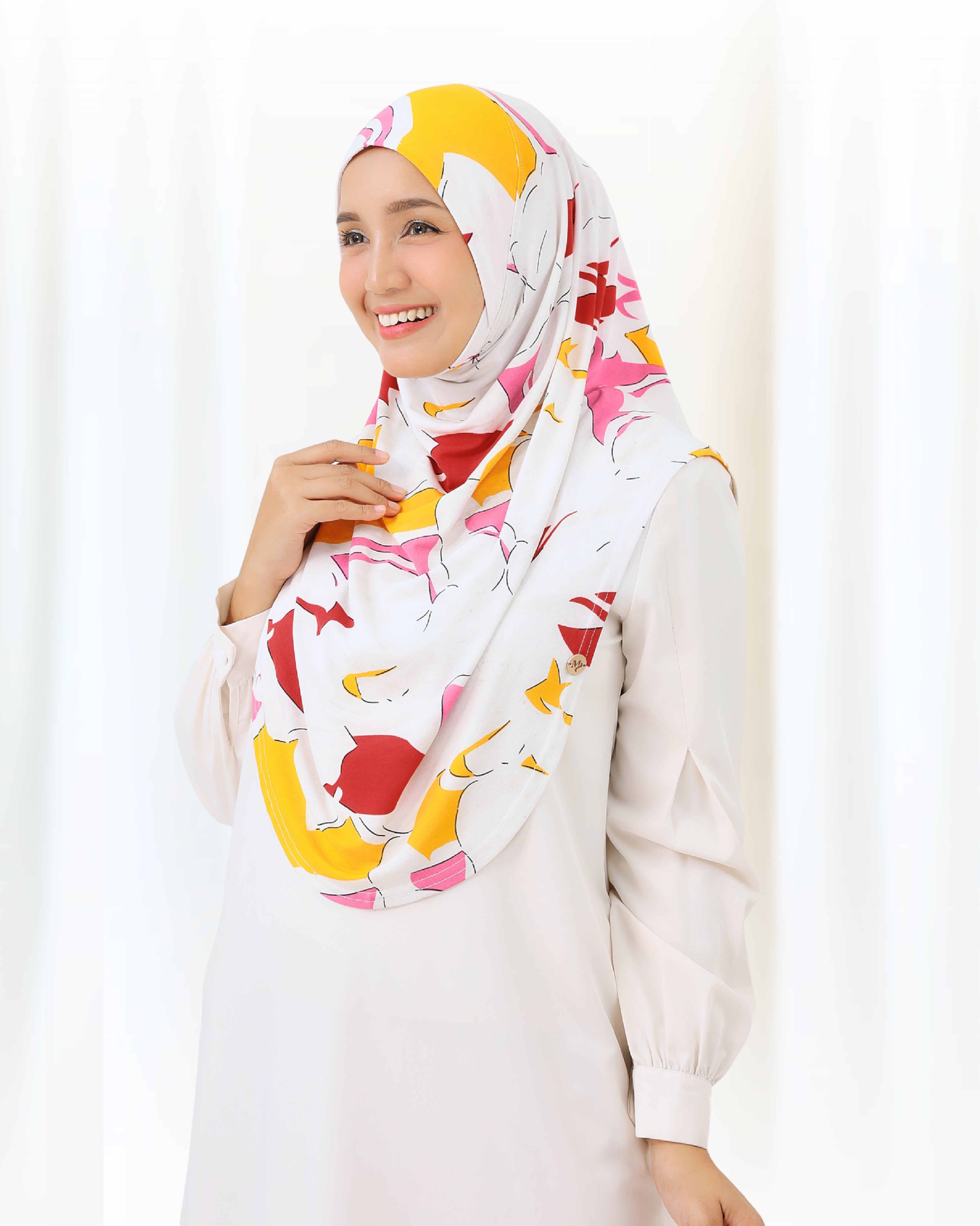 NUHA PRINTED IN COLORFUL WHITE