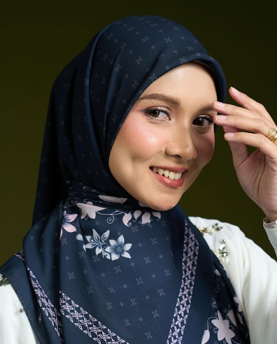 MYZURA IN MIDNIGHT BLOOM