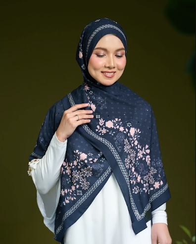 MYZURA IN MIDNIGHT BLOOM