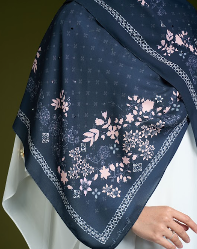 MYZURA IN MIDNIGHT BLOOM