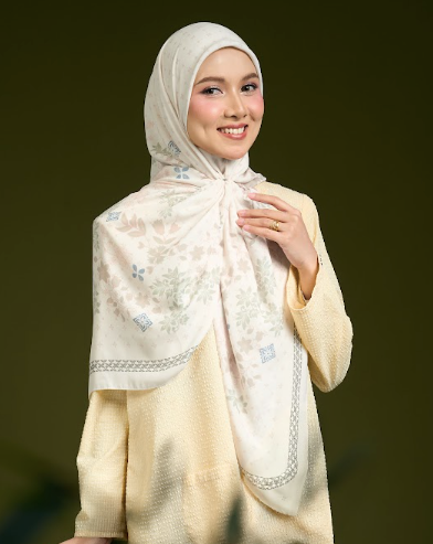 MYZURA IN YELLOW BLOOM
