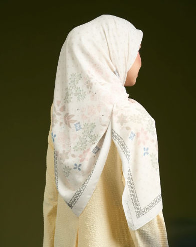 MYZURA IN YELLOW BLOOM