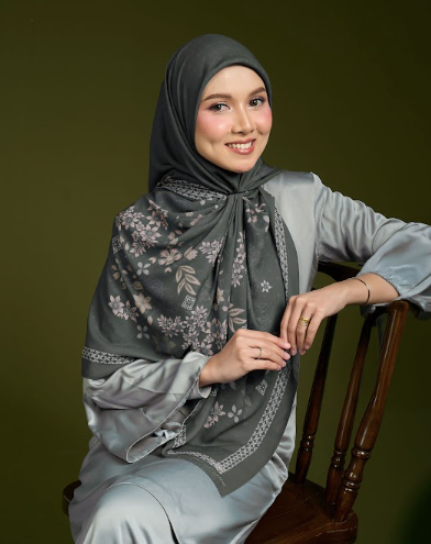 MYZURA IN CHARCOAL BLOOM