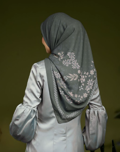 MYZURA IN CHARCOAL BLOOM