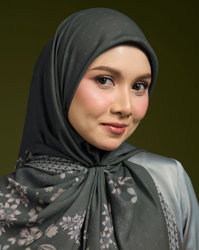 MYZURA IN CHARCOAL BLOOM