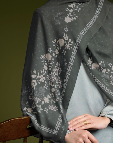 MYZURA IN CHARCOAL BLOOM