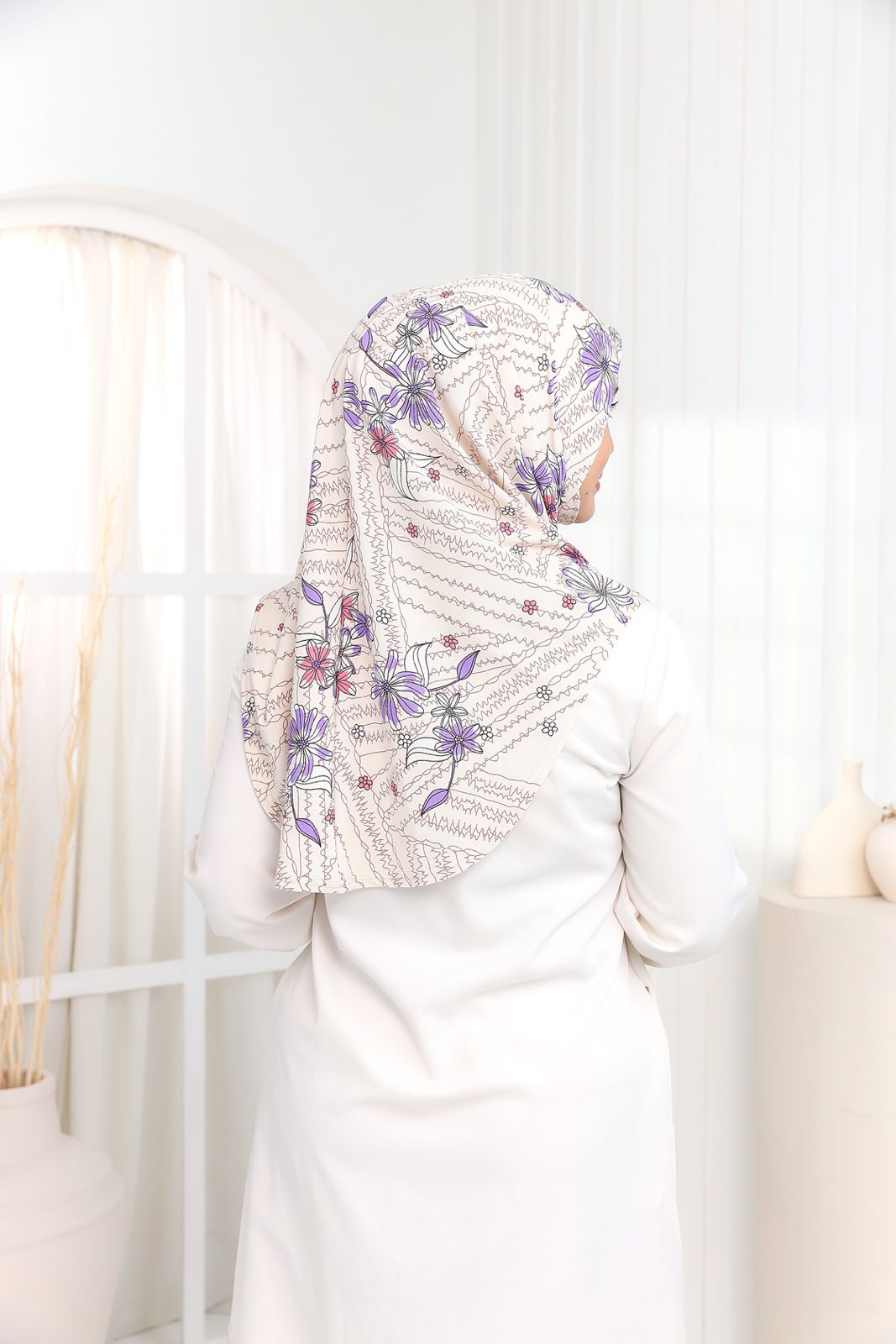 NUHA PRINTED IN OYSTER WHITE