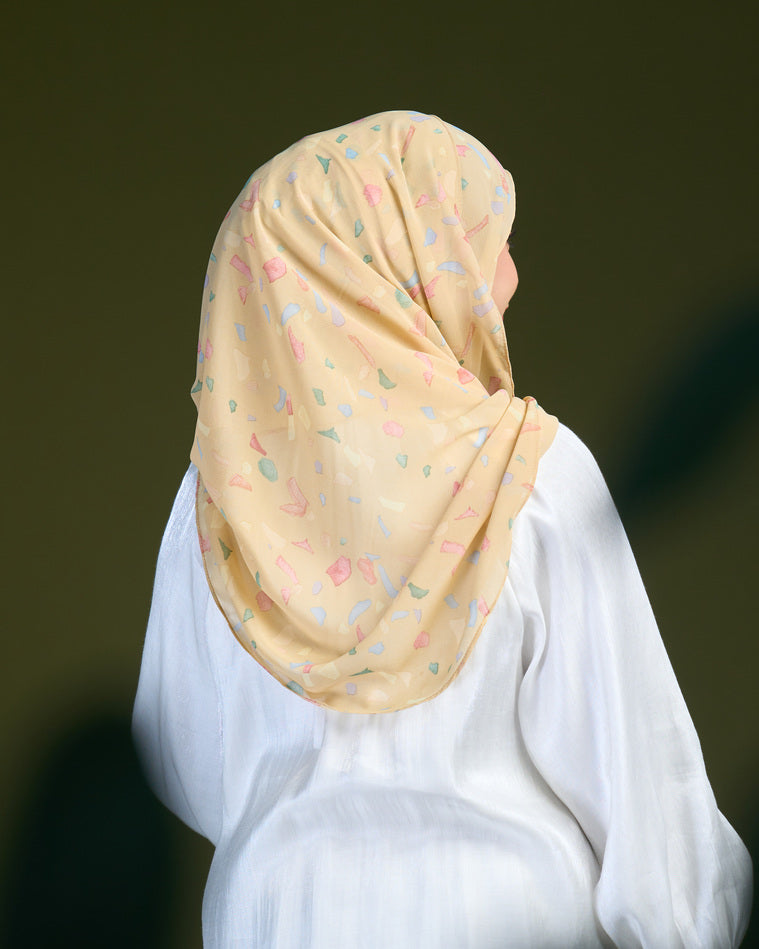DALILA IN YELLOW CANDY