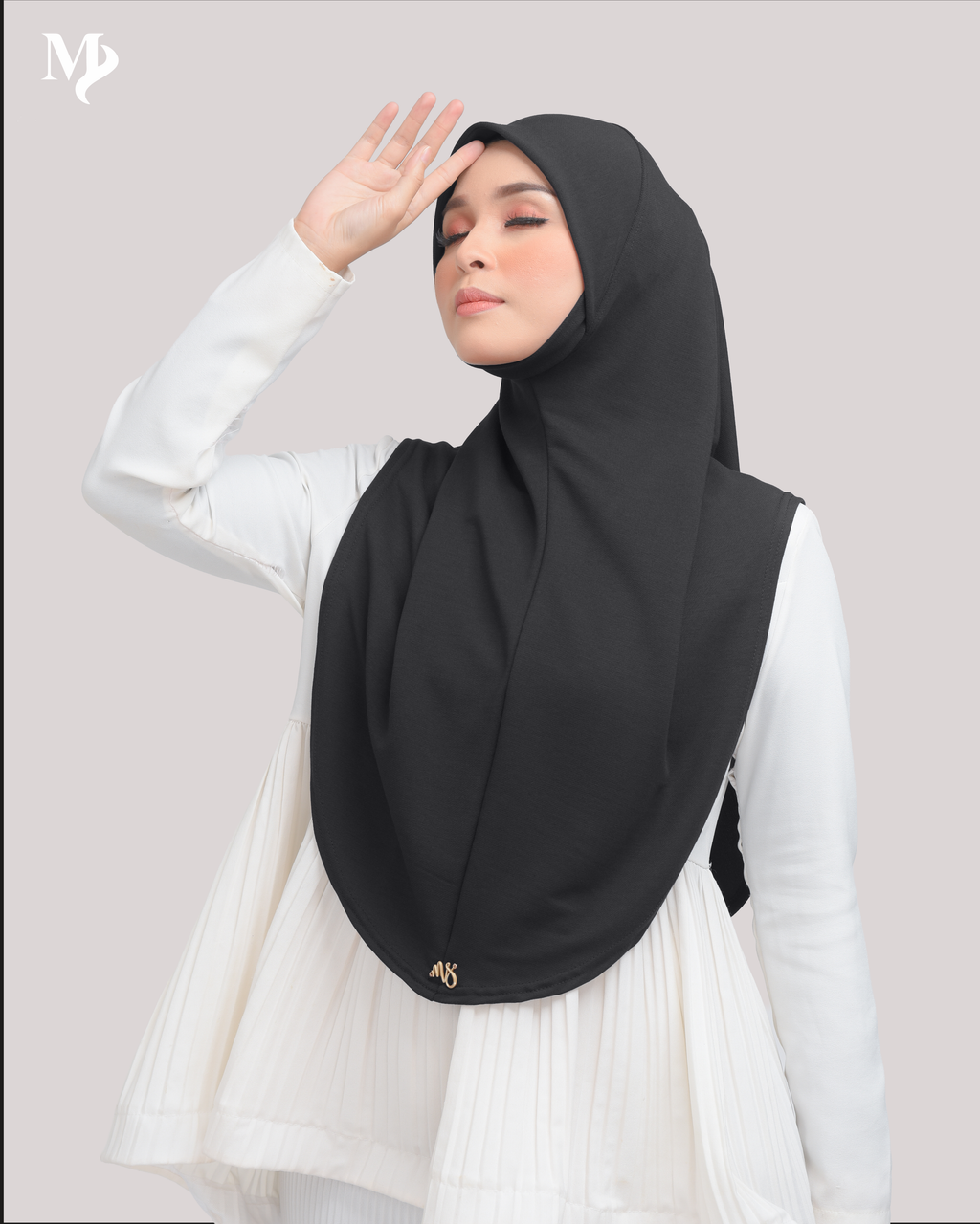 MARYAM SARUNG IN BLACK