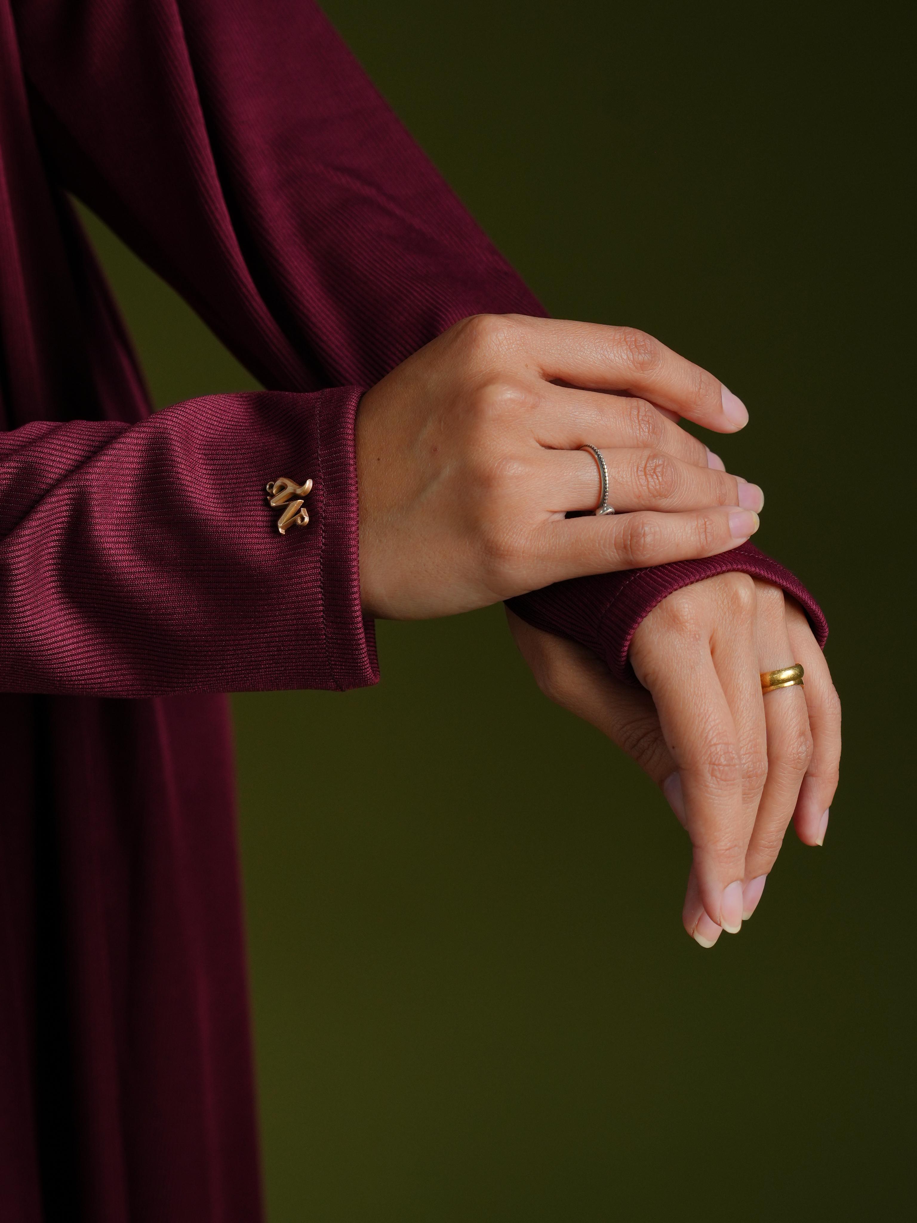 HIJRA MOM IN DARK MAROON