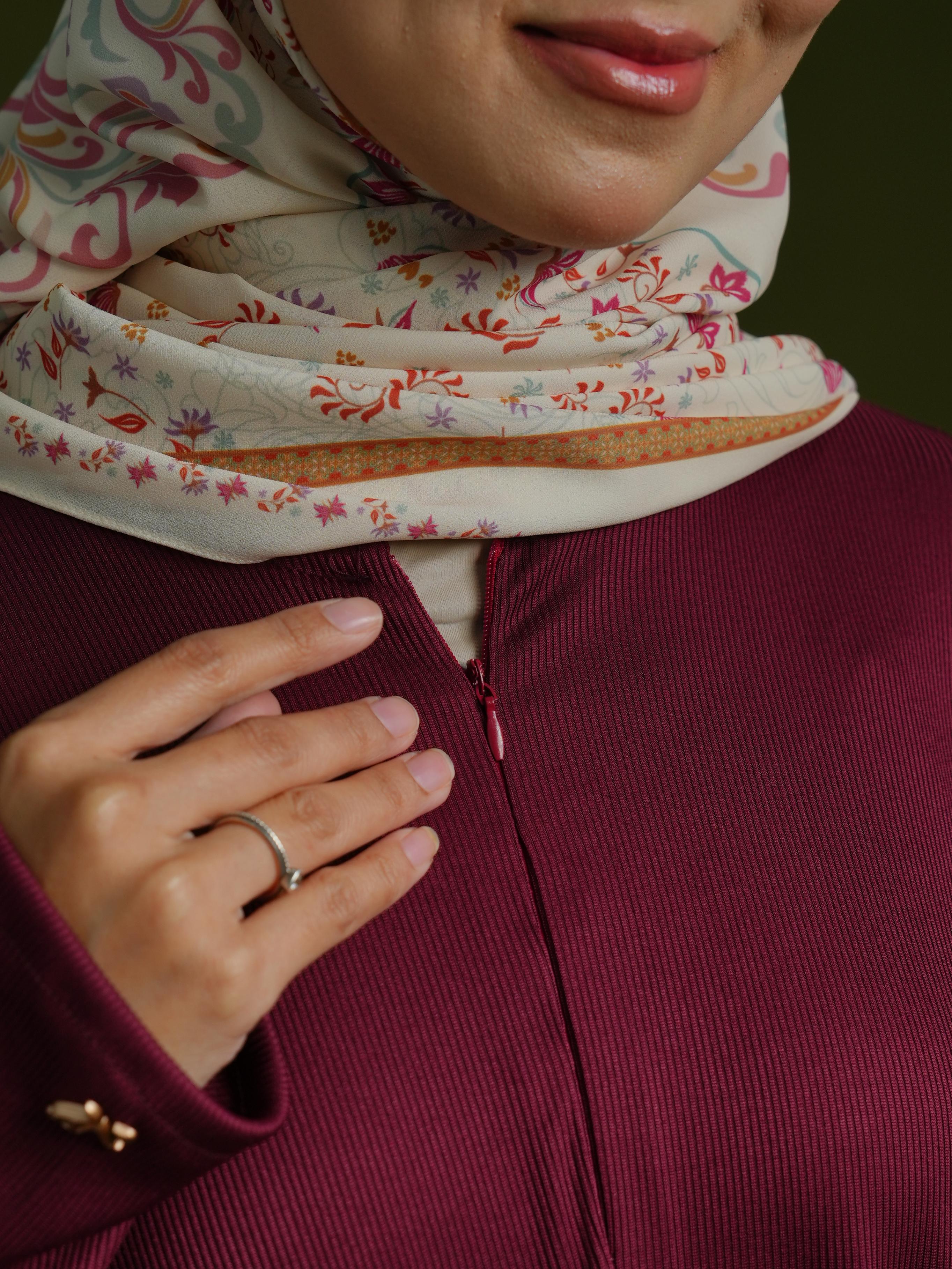 HIJRA MOM IN DARK MAROON