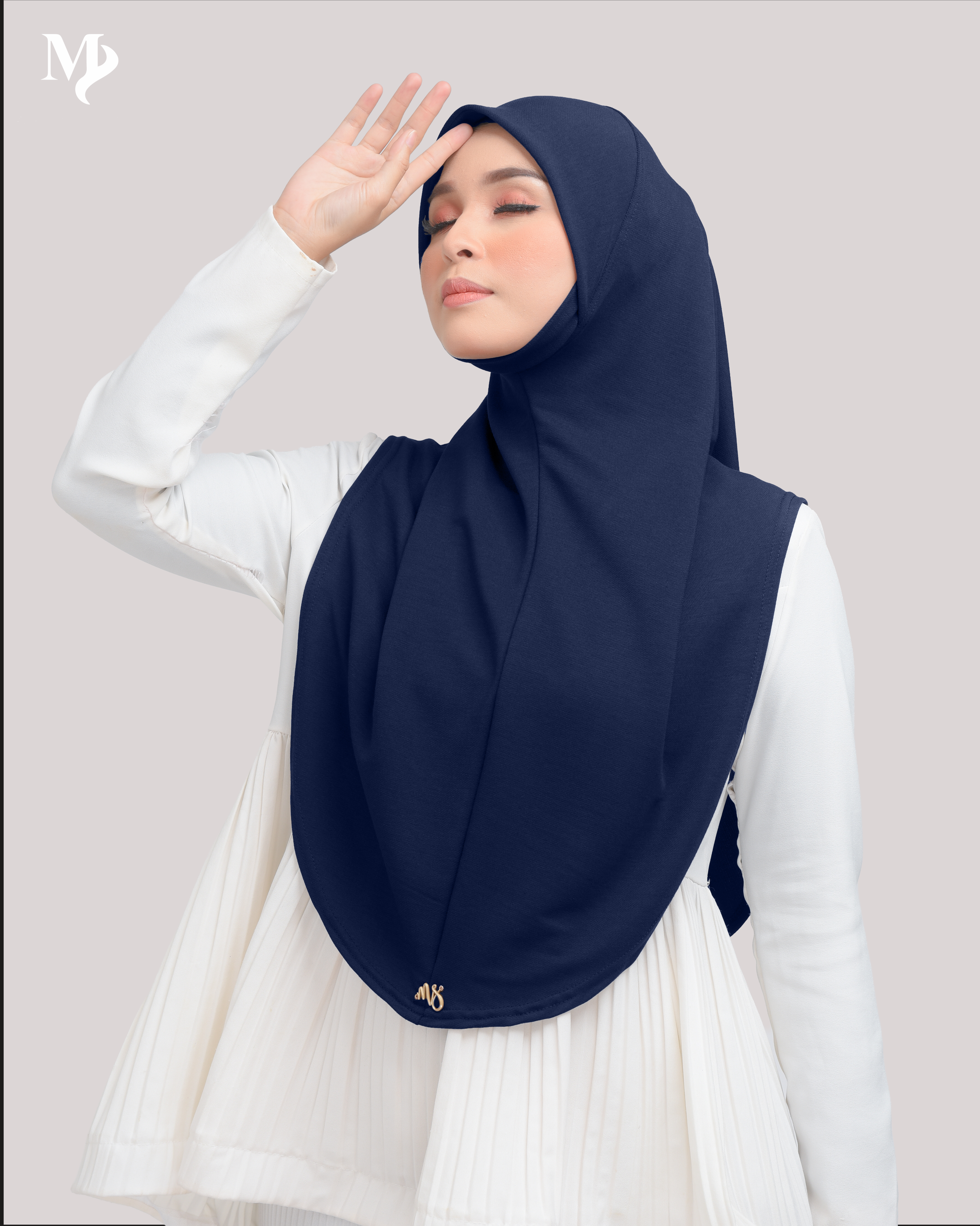 MARYAM SARUNG IN NAVY BLUE