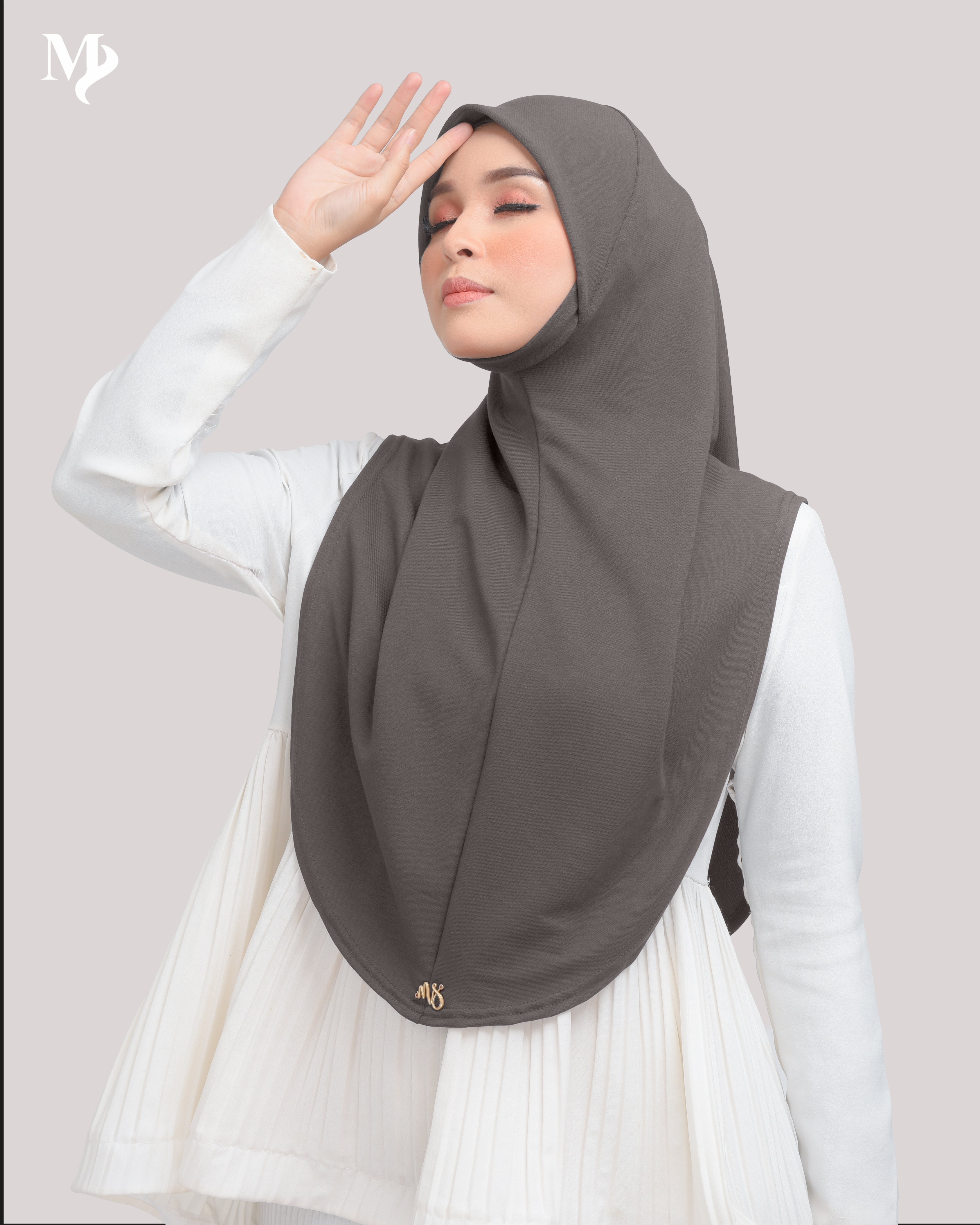 MARYAM SARUNG IN PEARWOOD
