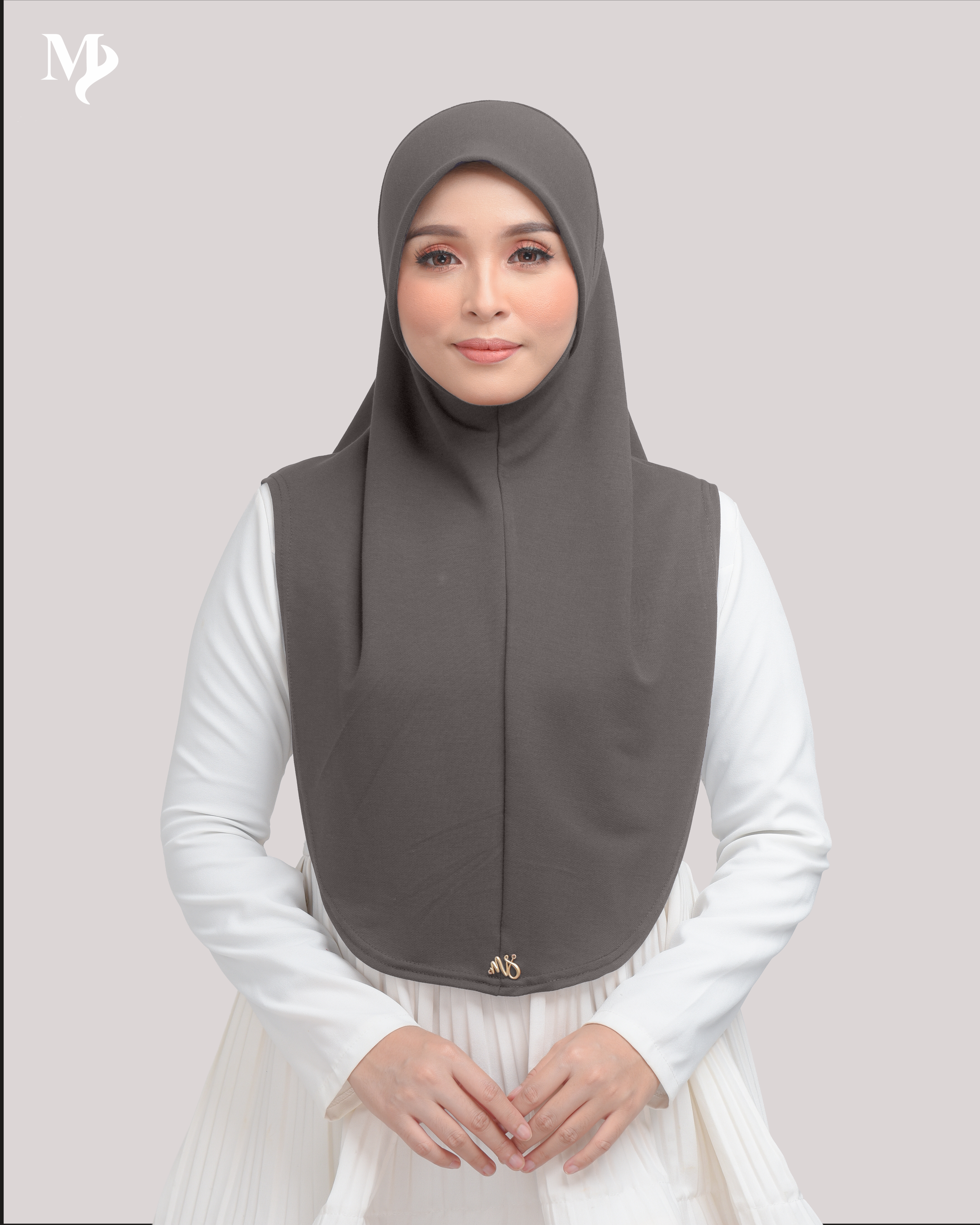MARYAM SARUNG IN PEARWOOD